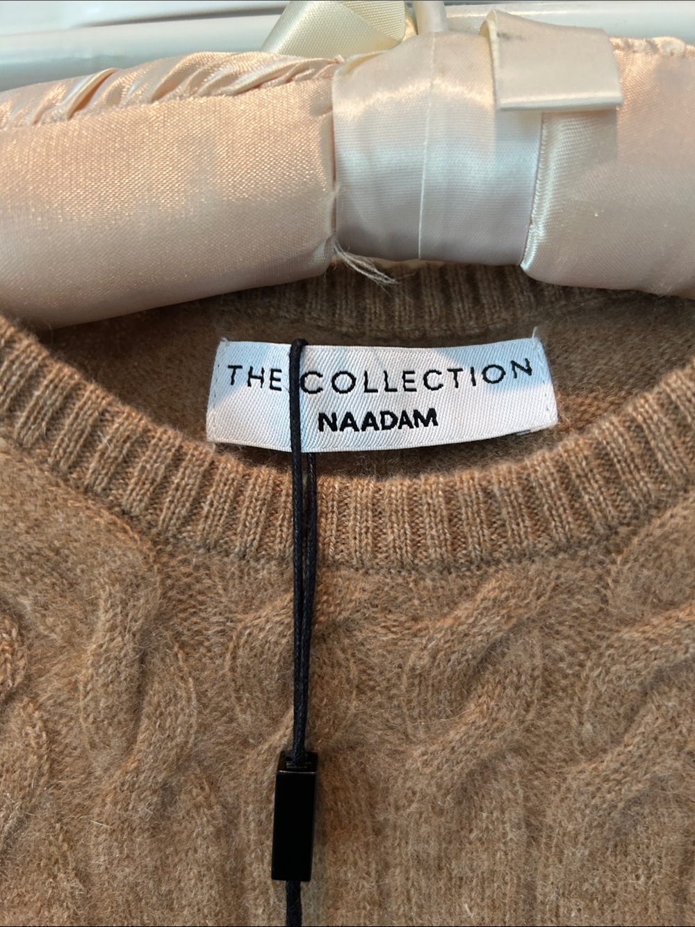 NAADAM Beige Cashmere Cable-Knit V-Neck Sweater Vest - Neutral Tan Knit - Picture 3 of 12